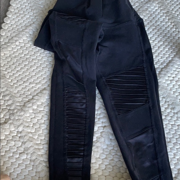 Black Moto Alo legging - Picture 2 of 2